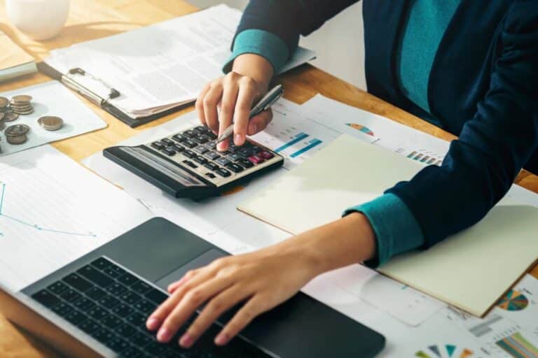 Taller práctico de contabilidad: pólizas, impuestos y cierres sin errores