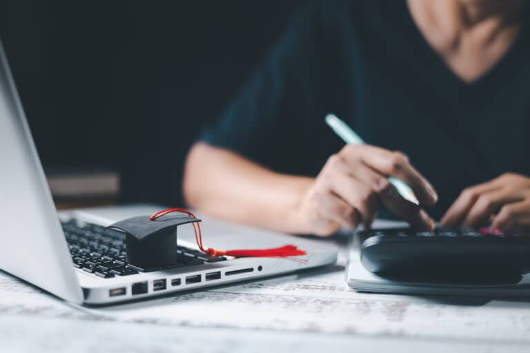 Instituciones educativas privadas: contabilidad, ISR, IVA y CFDI por colegiaturas
